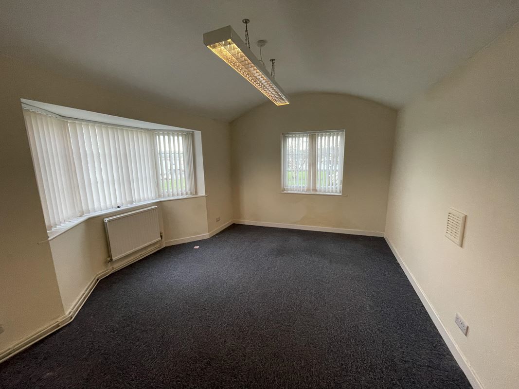  , Hendy, Port Penrhyn LL57 - Available