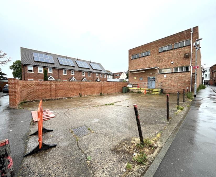 7,242 to 9,206 Sq Ft , 32-33 Market Place RG40 - Available