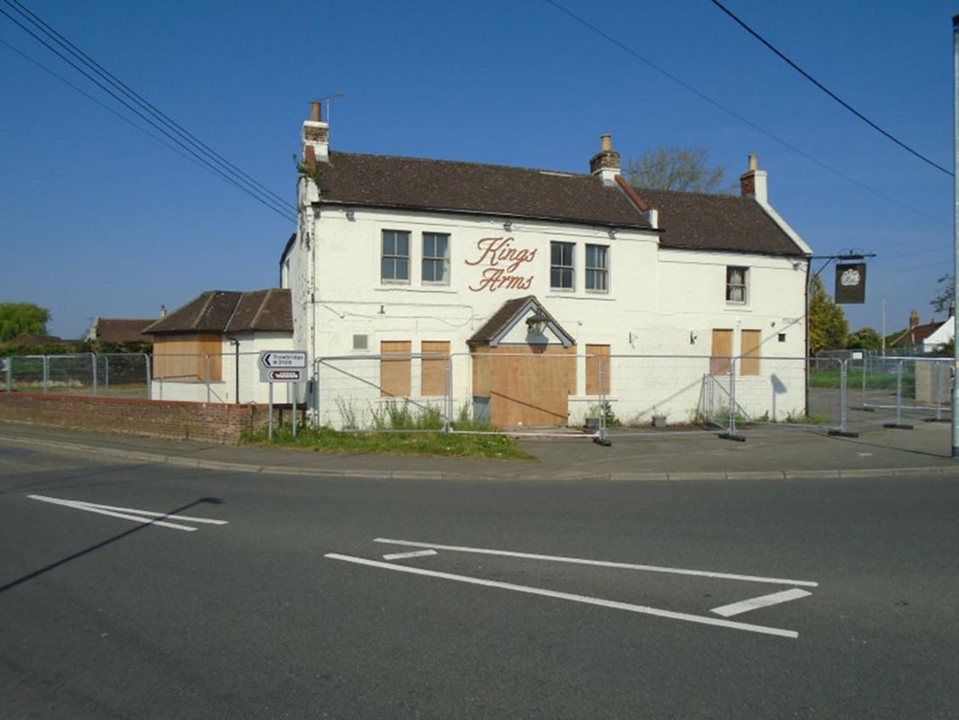 2,856 Sq Ft , Kings Arms Public House, 79 Wyke Road BA14 - Available