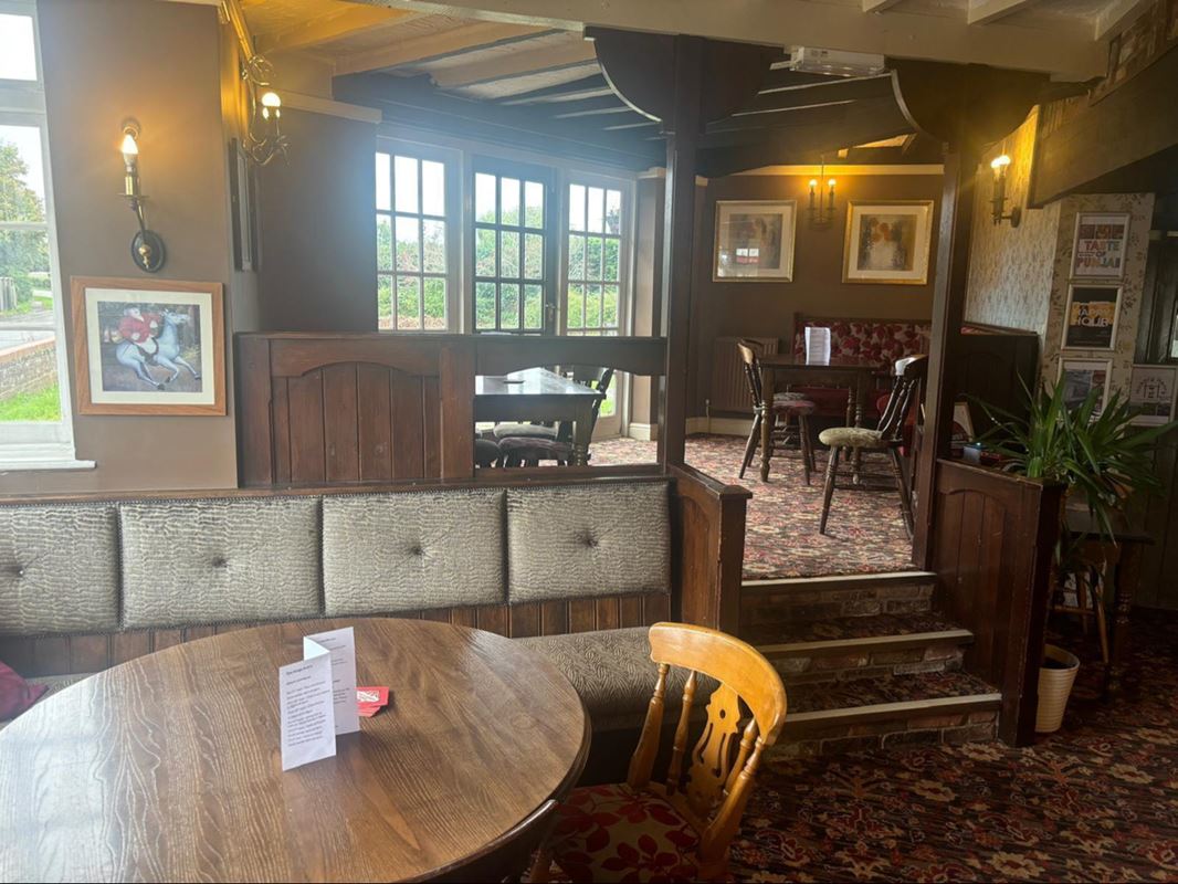 2,856 Sq Ft , Kings Arms Public House, 79 Wyke Road BA14 - Available