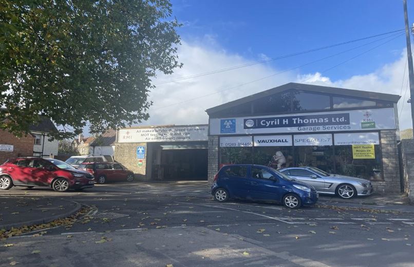 8,729 Sq Ft , 11-13, Curzon Street SN11 - Available