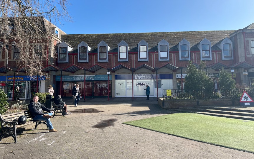 992 to 3,000 Sq Ft , The Triangle Centre BS21 - Available