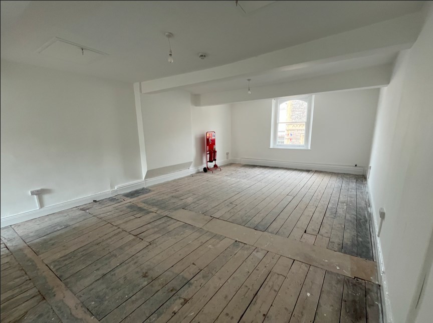 1,272 to 2,205 Sq Ft , 73 High Street BS23 - Available