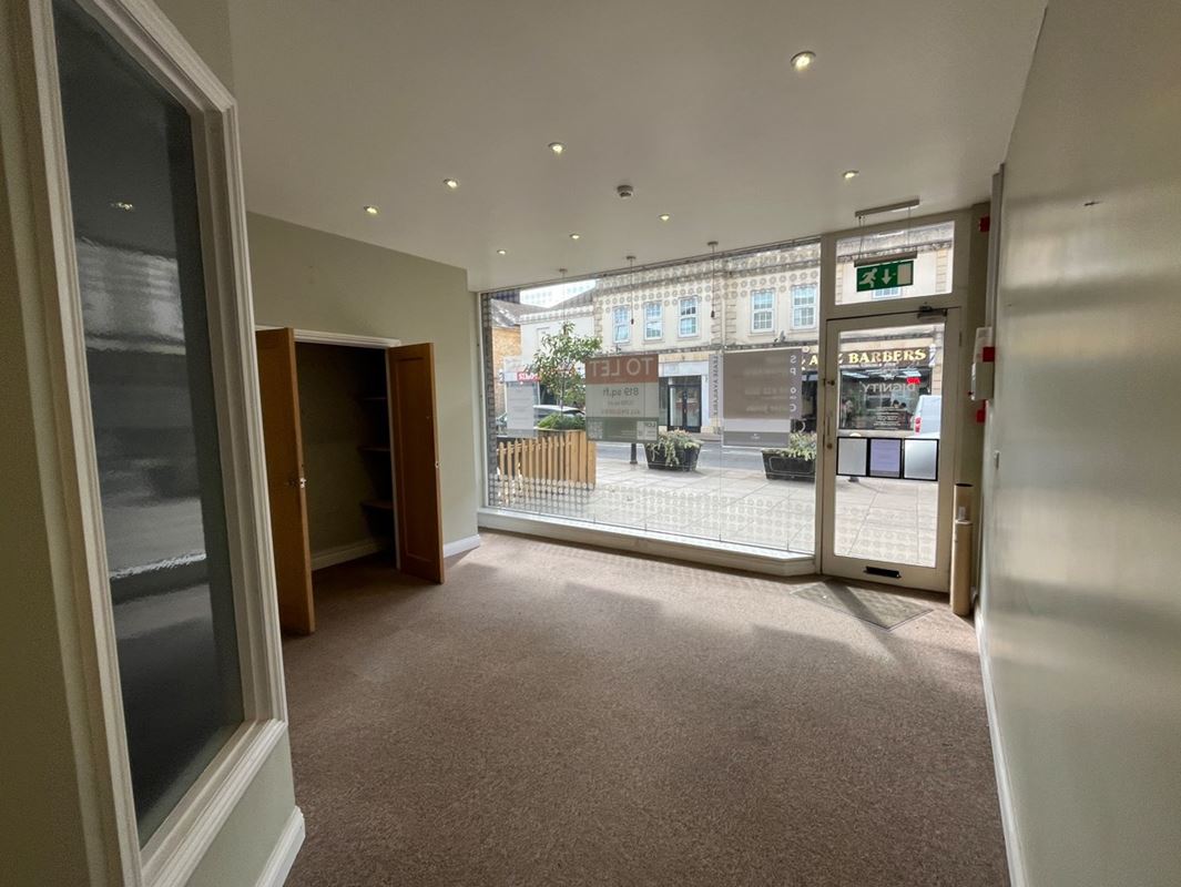 834 Sq Ft , 10 Bank Street SN12 - Under Offer