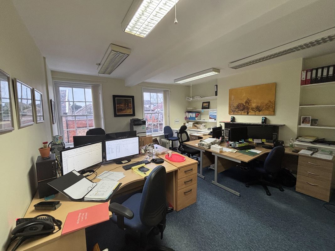 1,273 Sq Ft , 4 Middle Street TA1 - Available