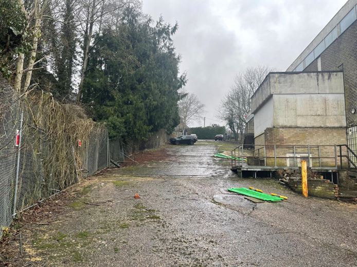 16,925 Sq Ft , 52, Evingar Road RG28 - Available