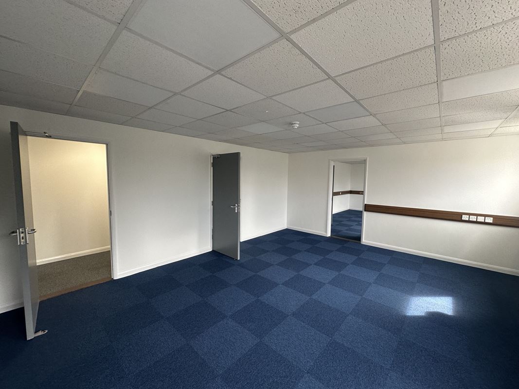 44,684 Sq Ft , 41 Edison Road PE27 - Under Offer