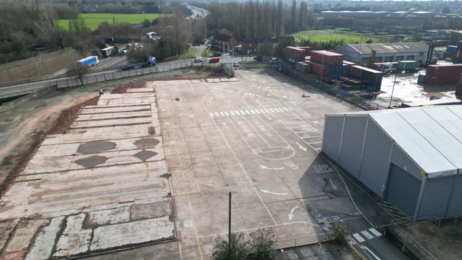 3.1 acres , Cakemore Road B65 - Available