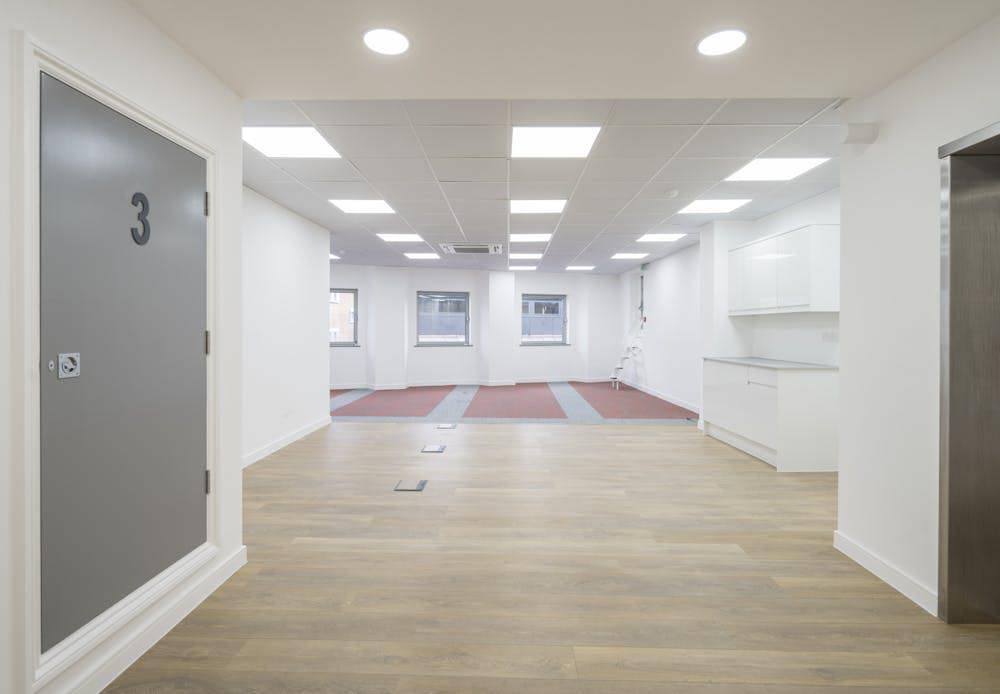  , 12 Old Street EC1V - Available