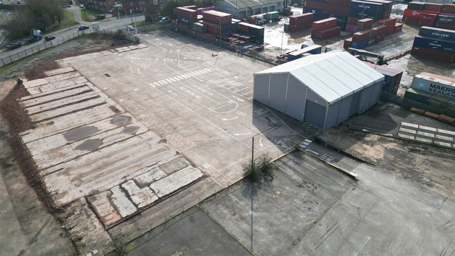 3.1 acres , Cakemore Road B65 - Available