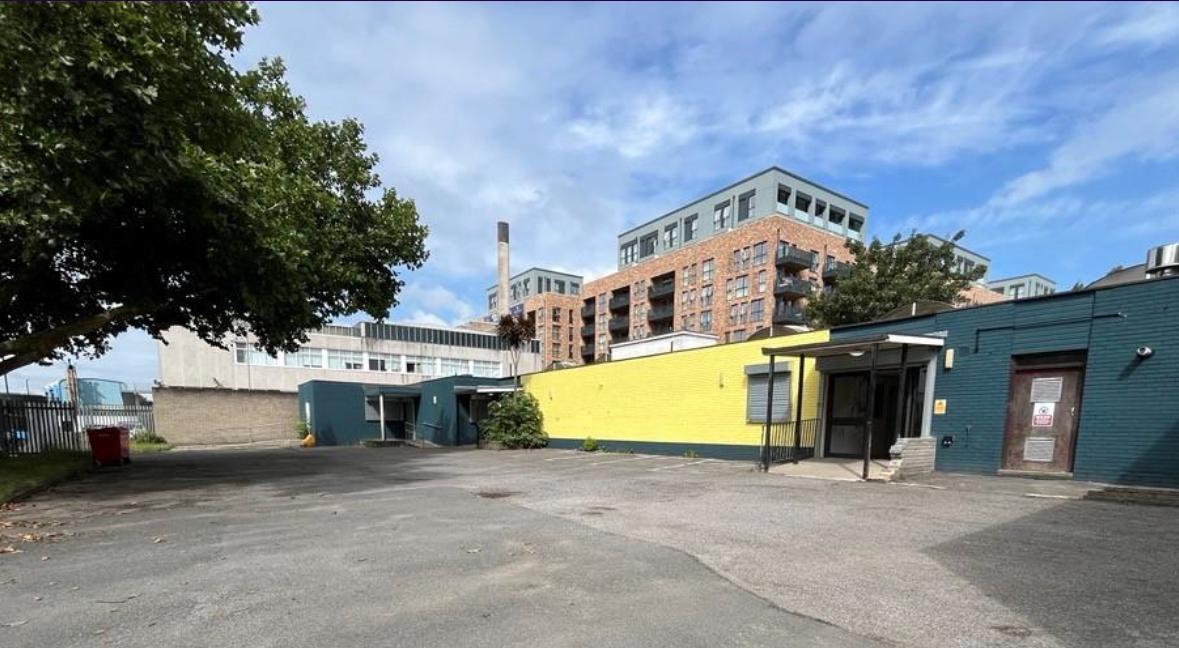 9,148 Sq Ft , 3 Roslin Road W3 - Available