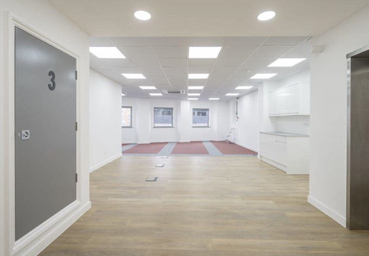  , 12 Old Street EC1V - Available