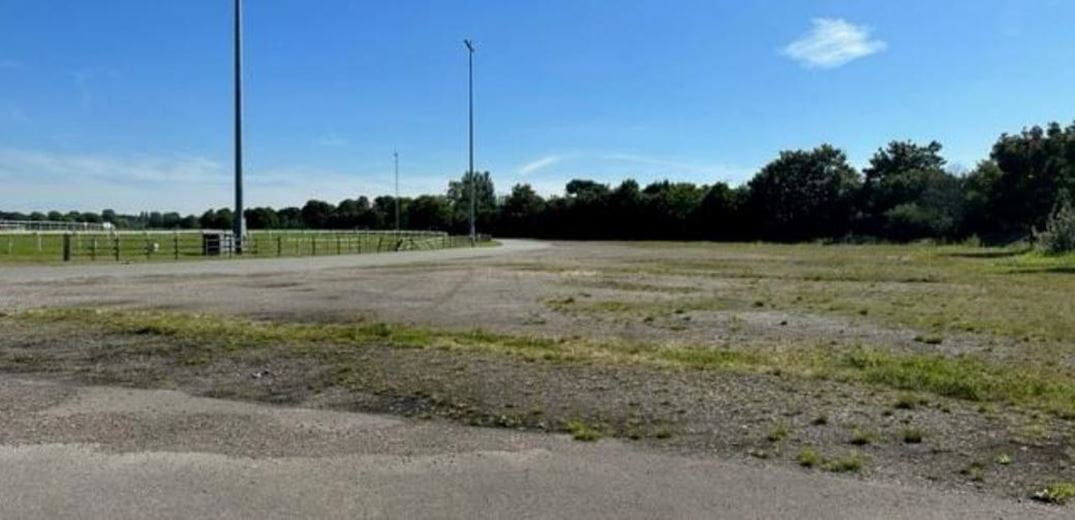 0.25 to 10 acres , Kempton Park Racecourse, Staines Road East TW16 - Available