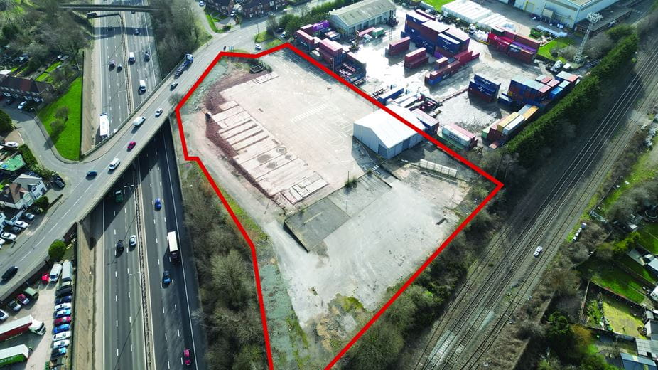 3.1 acres , Cakemore Road B65 - Available