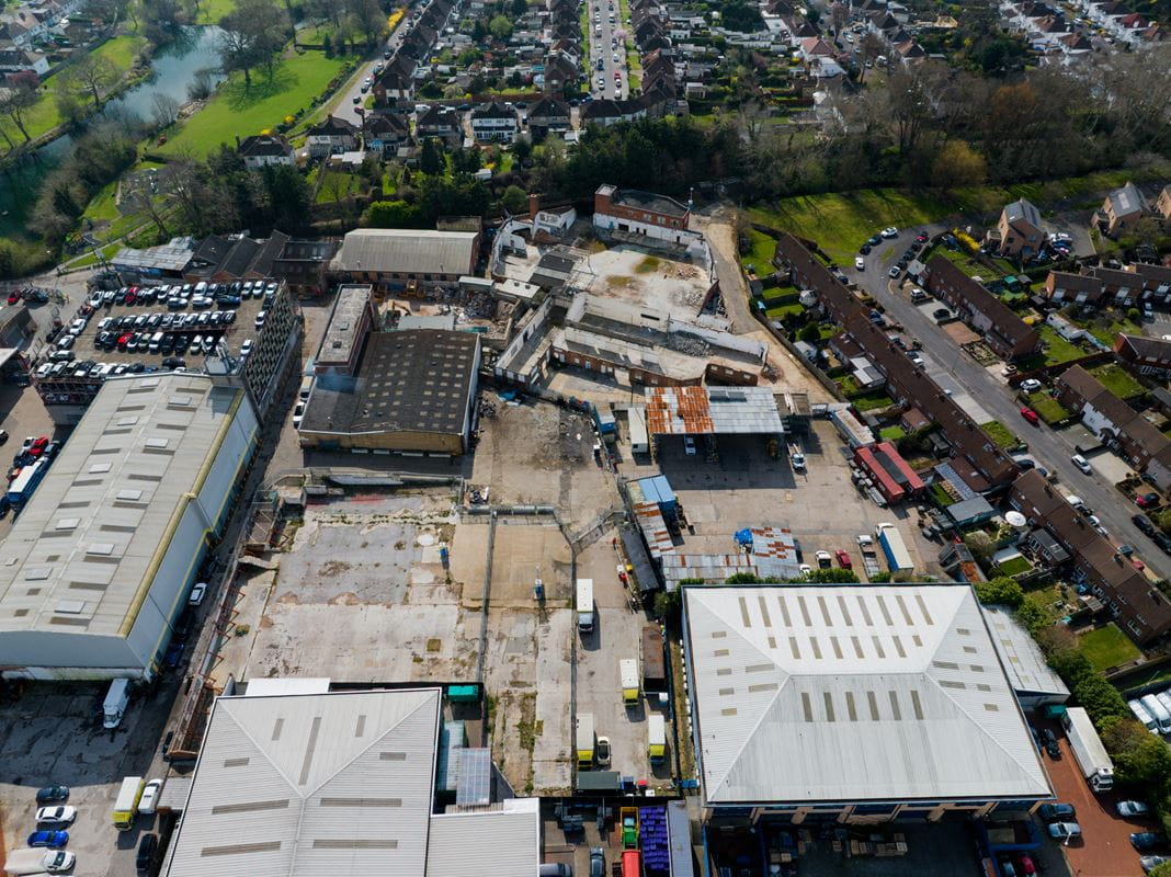 0.1 acres , Croydon CR0 - Available