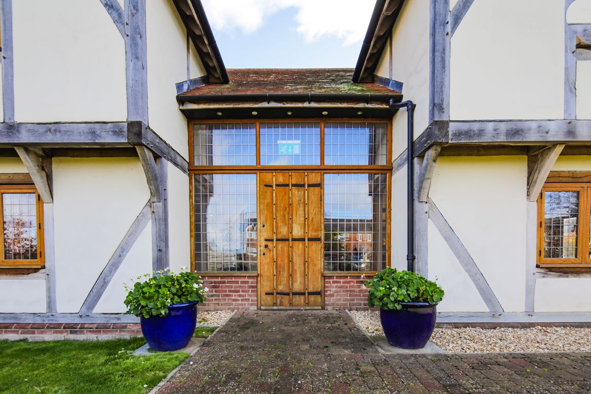 4,623 Sq Ft , The Farmhouse OX13 - Under Offer