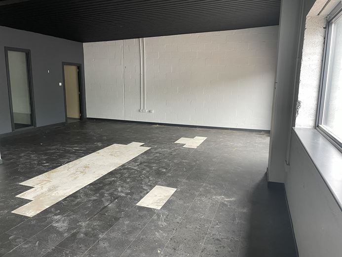 10,867 Sq Ft , 9 Longman Drive IV1 - Available