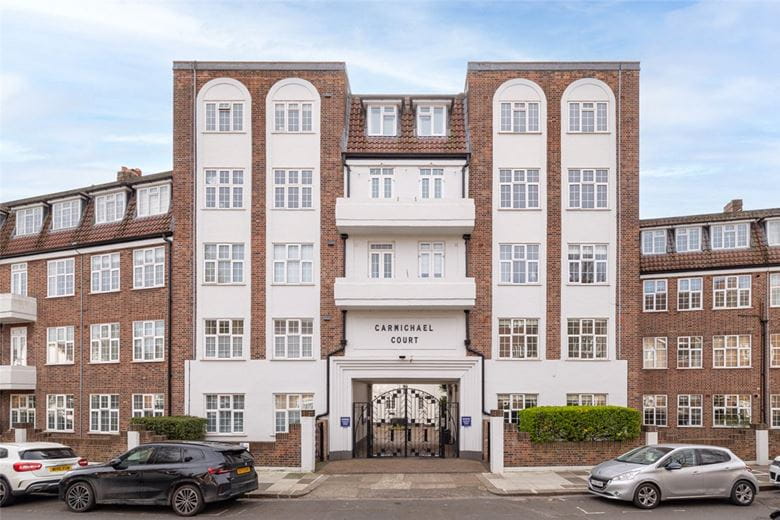 2 bedroom maisonette, Carmichael Court, Grove Road SW13 - Let Agreed