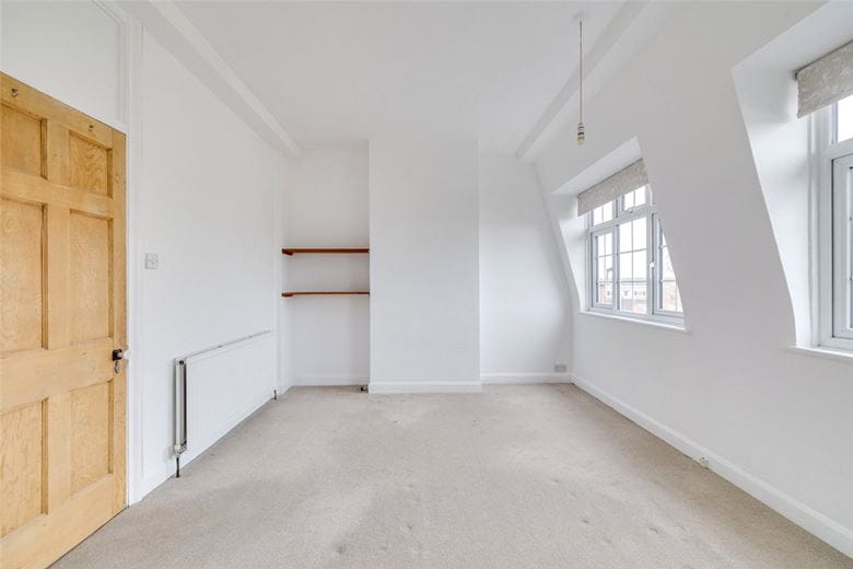 2 bedroom maisonette, Carmichael Court, Grove Road SW13 - Let Agreed