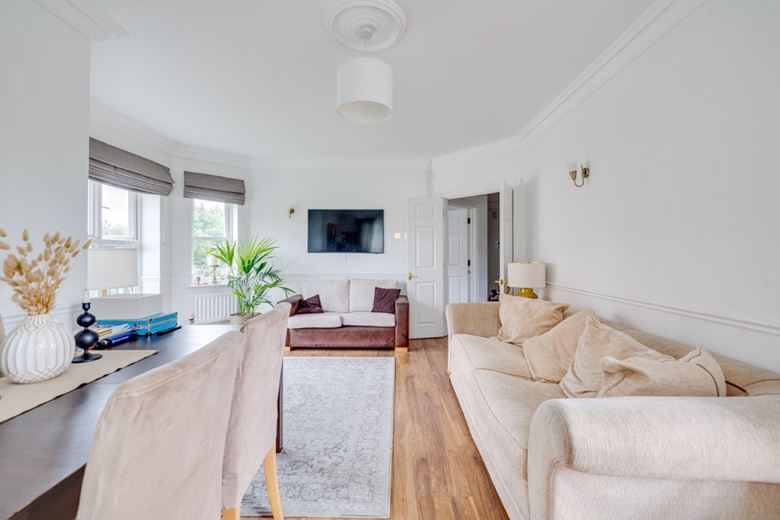 2 bedroom flat, Doyle House, 46 Trinity Church Road SW13 - Available