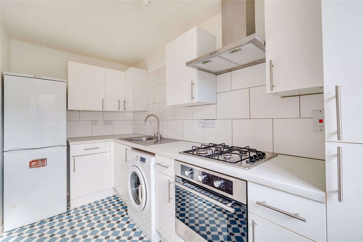 1 bedroom flat, Dovecote Gardens, London SW14