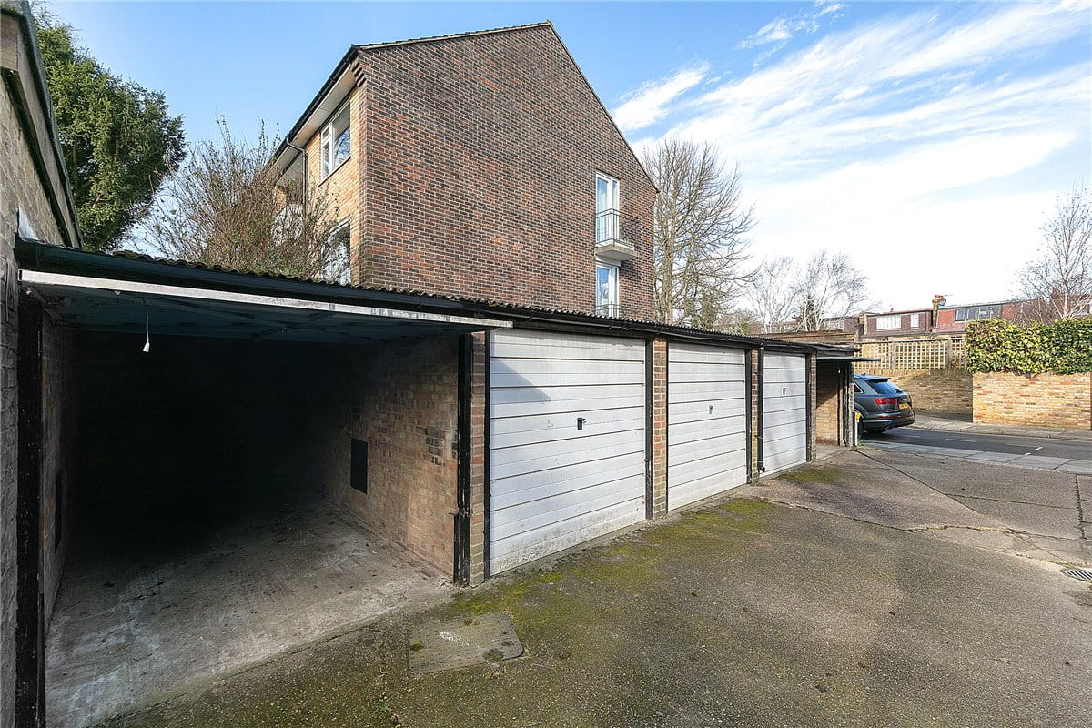 2 bedroom flat, The Hermitage, London SW13 - Let Agreed