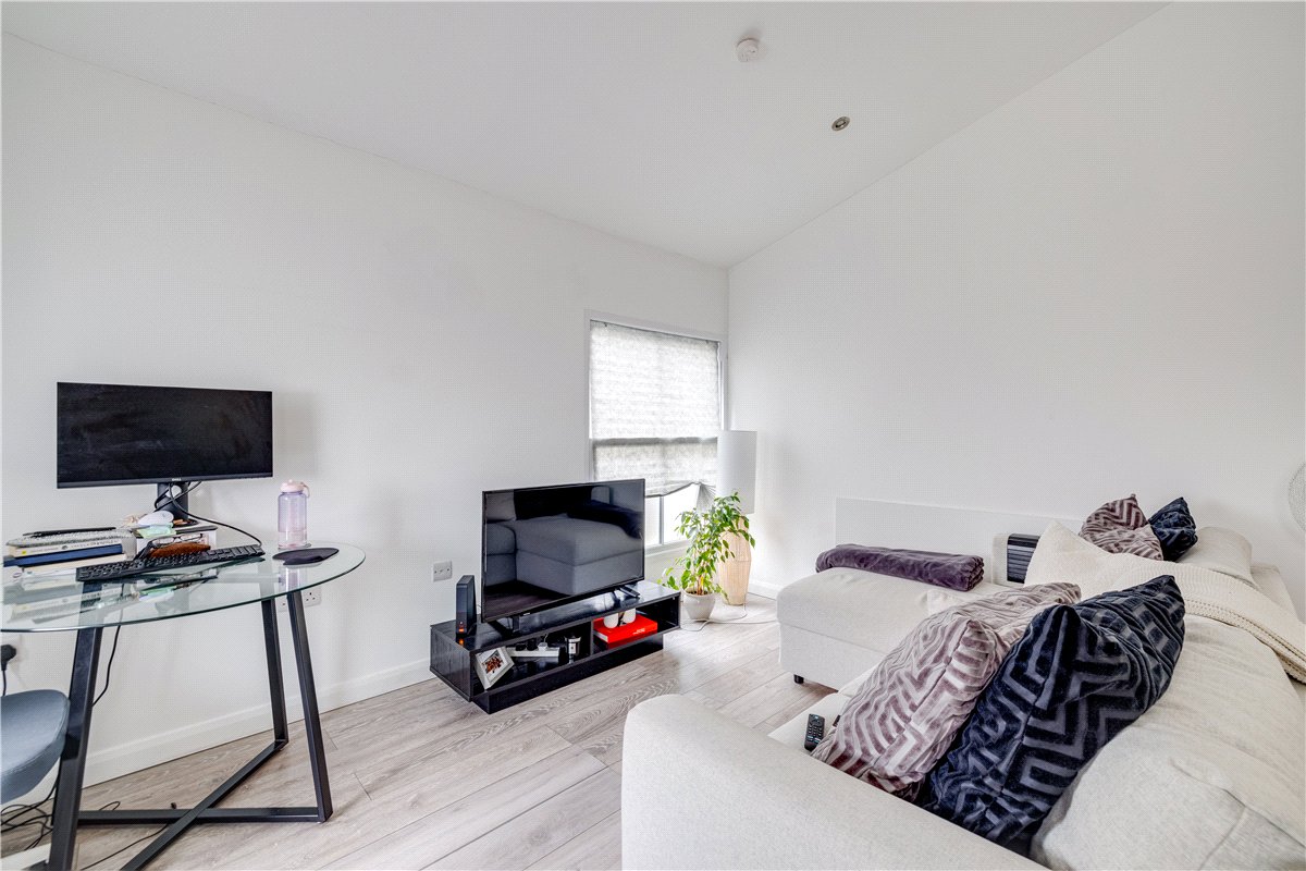 1 bedroom flat, White Hart Lane, London SW13 - Let Agreed