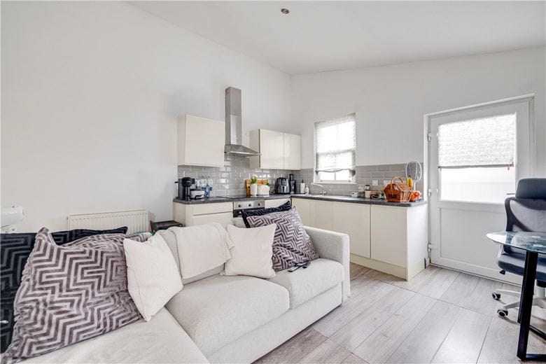 1 bedroom flat, White Hart Lane, London SW13 - Let Agreed