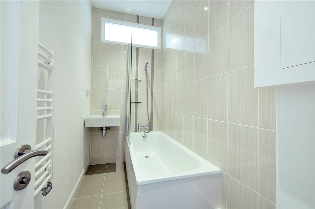 1 bedroom flat, White Hart Lane, London SW13 - Available