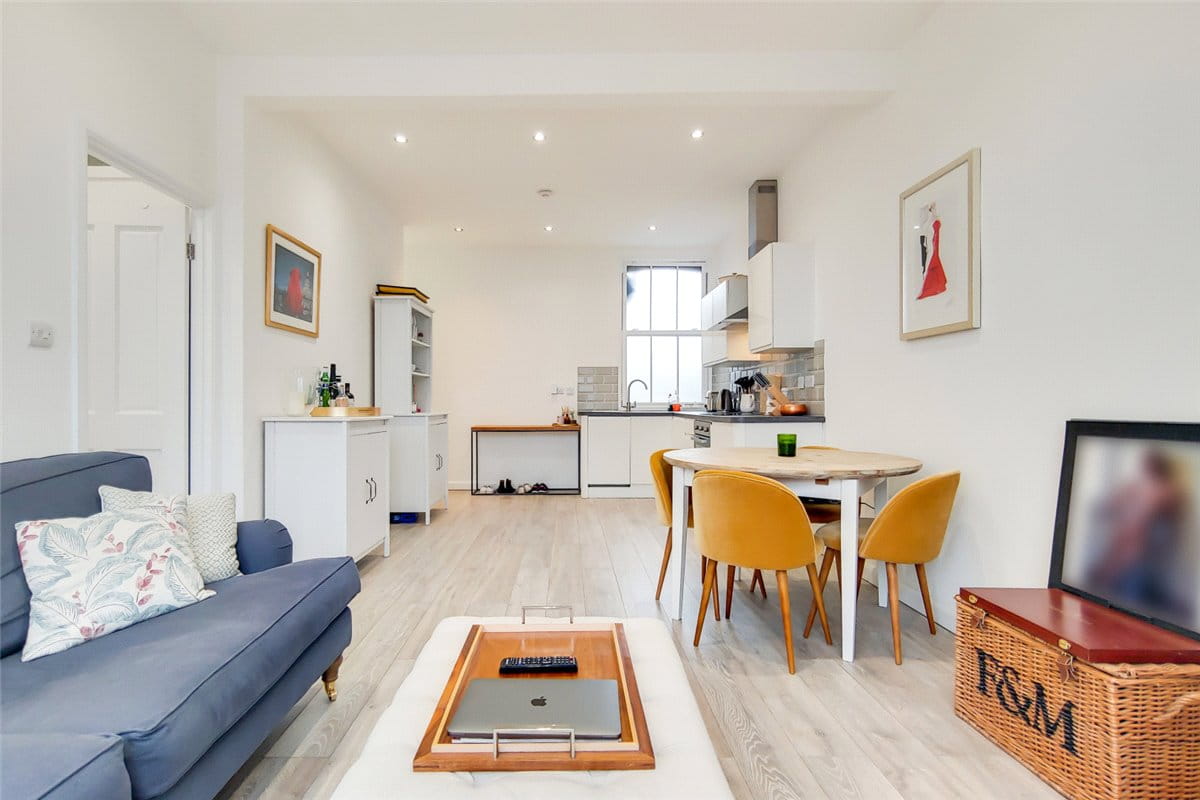 1 bedroom flat, White Hart Lane, London SW13 - Available