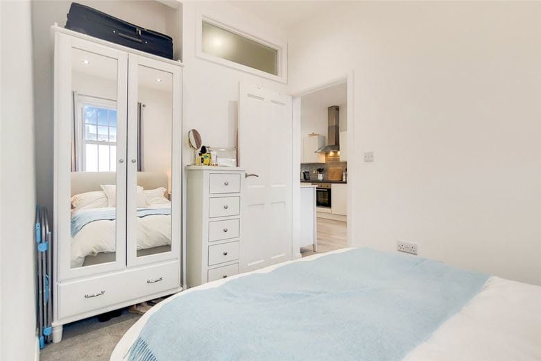 1 bedroom flat, White Hart Lane, London SW13 - Available