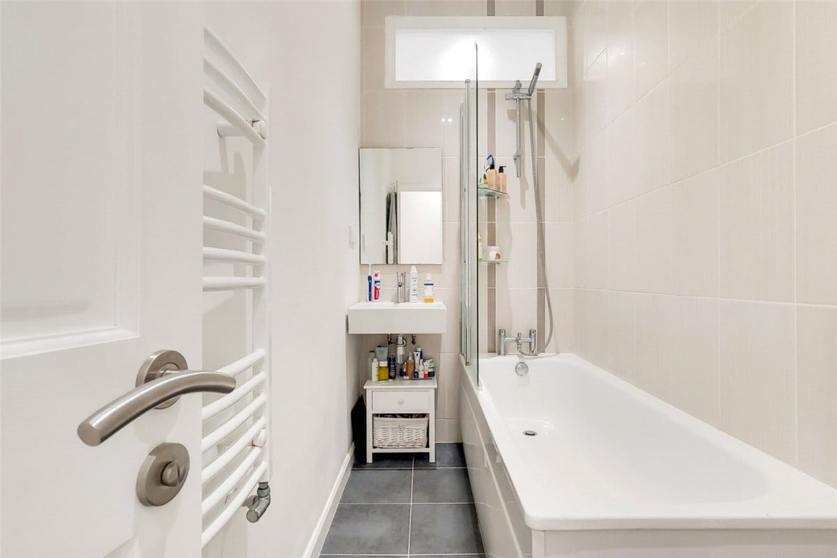 1 bedroom flat, White Hart Lane, London SW13 - Available
