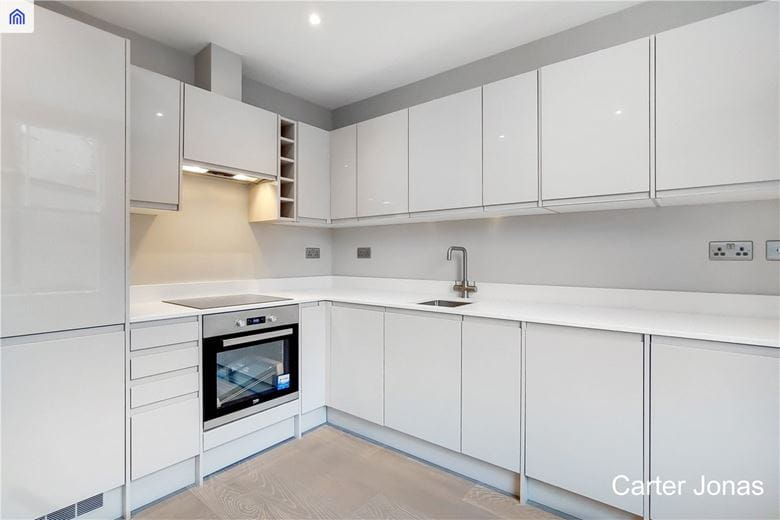 1 bedroom flat, Barnes High Street, London SW13