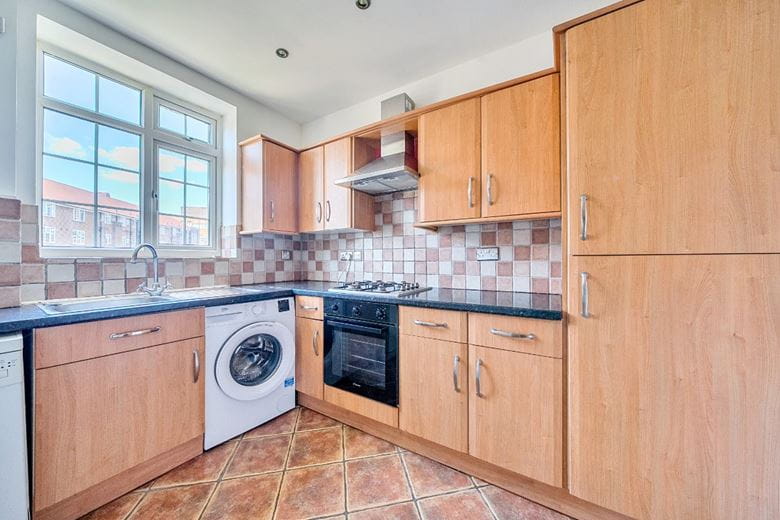 2 bedroom flat, London Road, Kingston upon Thames KT2 - Available