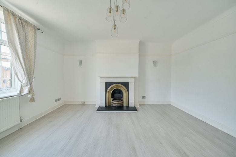 2 bedroom flat, London Road, Kingston upon Thames KT2 - Available