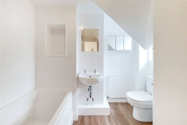 2 bedroom flat, White Hart Lane, London SW13 - Let Agreed