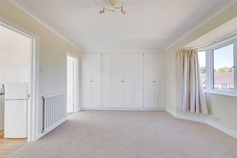 1 bedroom flat, St Leonards Court, St Leonards Road SW14