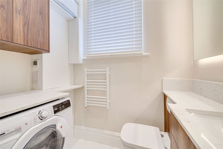 2 bedroom flat, Petersham Road, Richmond TW10 - Let Agreed