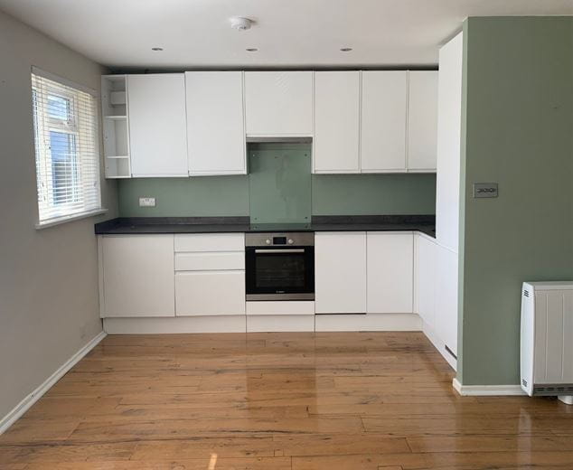 1 bedroom flat, Ashburnham Road, Richmond TW10 - Let Agreed