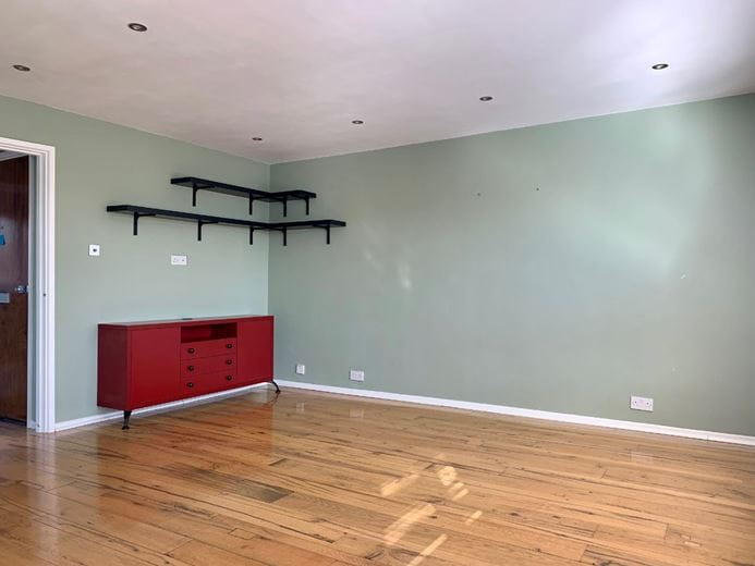 1 bedroom flat, Ashburnham Road, Richmond TW10 - Let Agreed