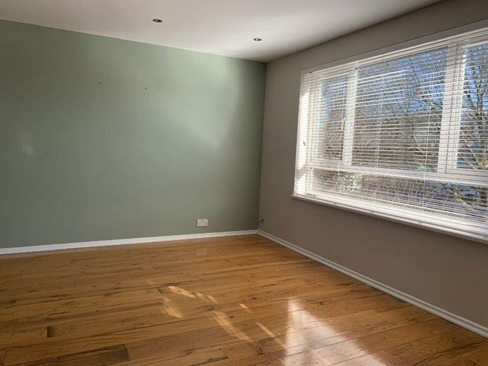 1 bedroom flat, Ashburnham Road, Richmond TW10 - Let Agreed