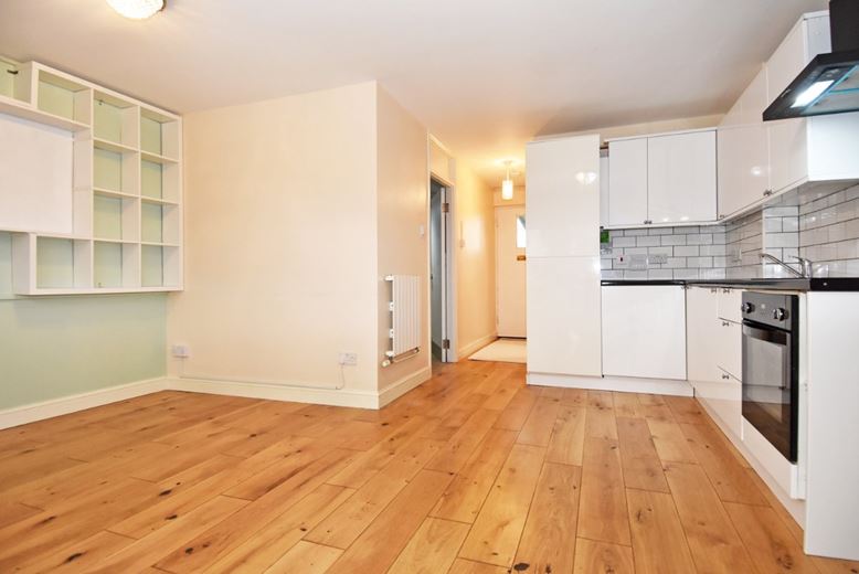 1 bedroom maisonette, Hardwicke Road, Richmond TW10 - Available