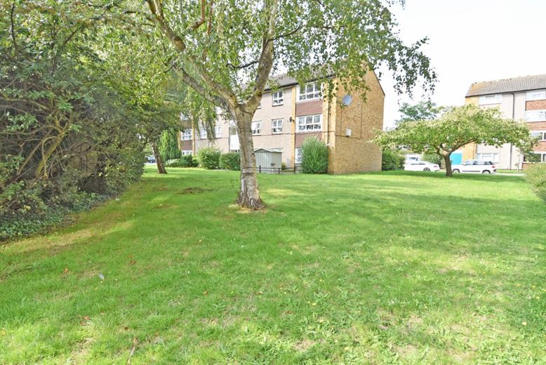 1 bedroom maisonette, Hardwicke Road, Richmond TW10 - Available