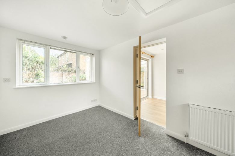 4 bedroom house, Fisherman Close, Richmond TW10 - Available