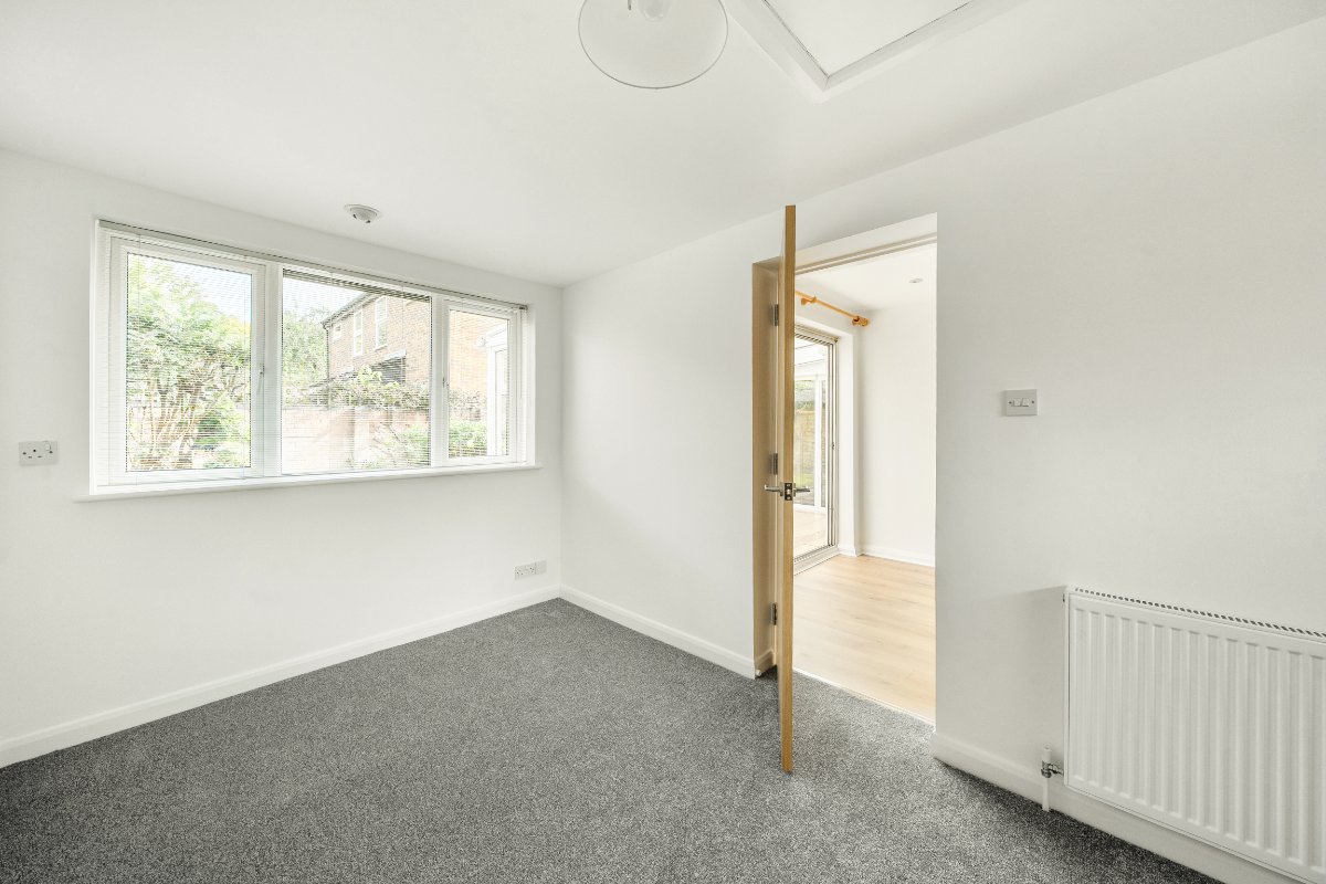 4 bedroom house, Fisherman Close, Richmond TW10 - Available
