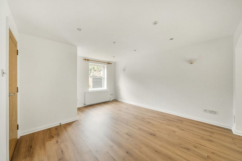 4 bedroom house, Fisherman Close, Richmond TW10 - Available