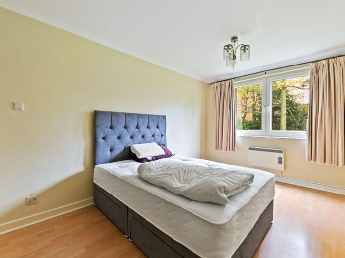 2 bedroom flat, Eaton Drive, Kingston upon Thames KT2 - Let Agreed