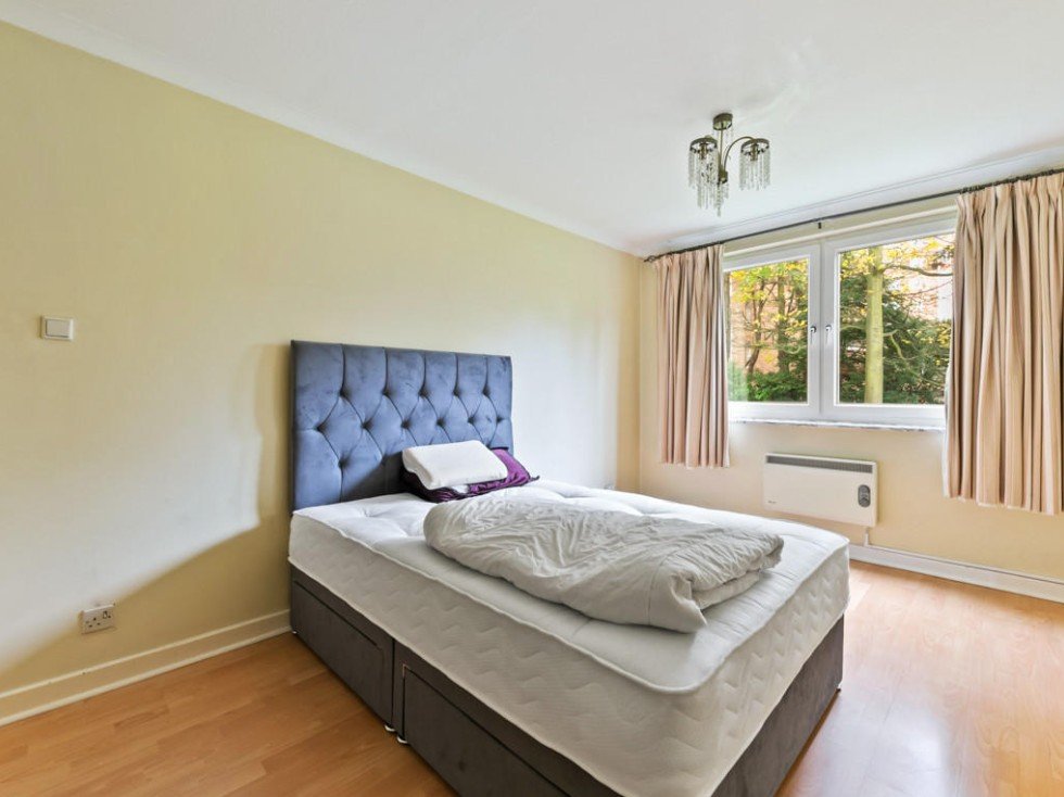 2 bedroom flat, Eaton Drive, Kingston upon Thames KT2 - Let Agreed