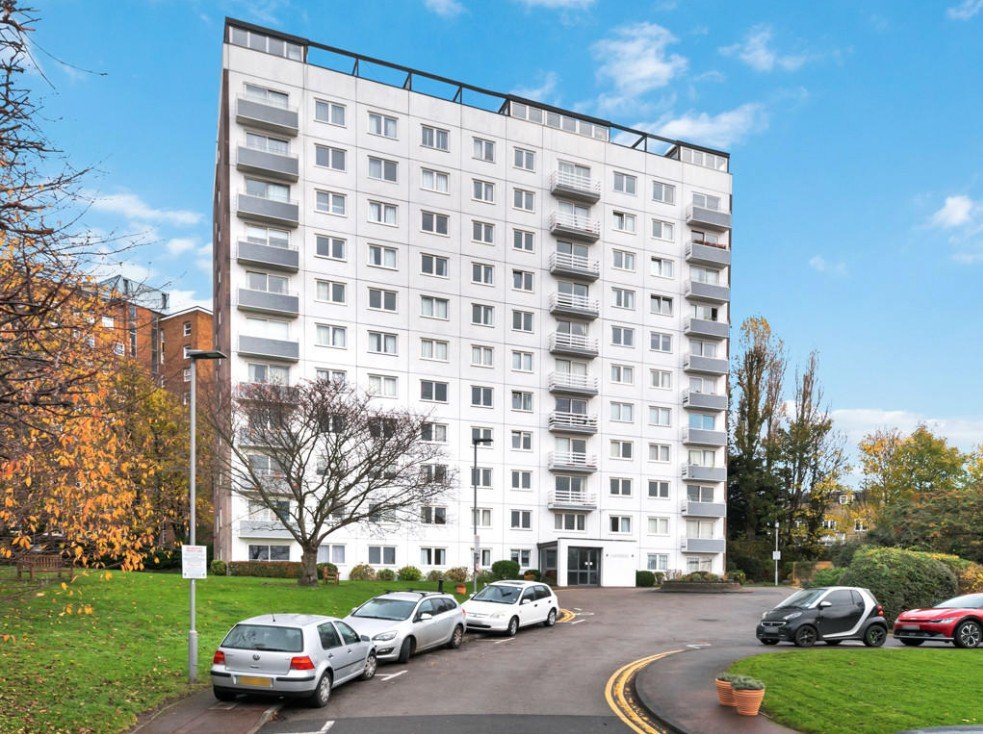 2 bedroom flat, Eaton Drive, Kingston upon Thames KT2 - Let Agreed