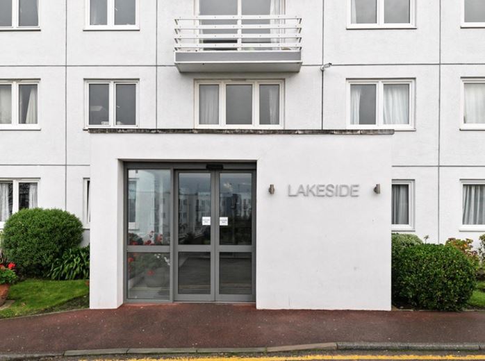 2 bedroom flat, Eaton Drive, Kingston upon Thames KT2 - Let Agreed